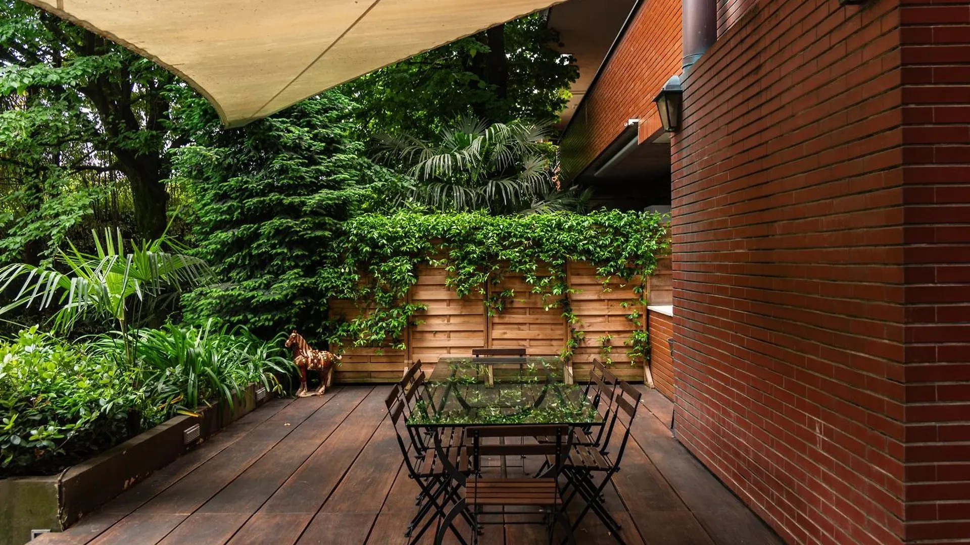 Youhosty - Exclusive Townhouse Garden And Pool Milánó Apartman