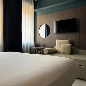 2* Hotell Av
